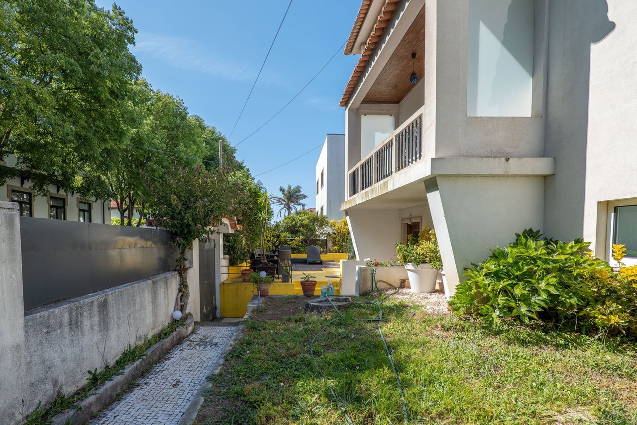 Luxury Four-Story Home in Foz do Douro, Porto with Ocean Views and Beach Proximity