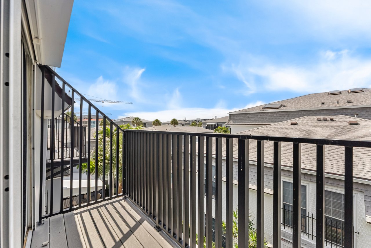 1194 Hillsboro Mile, Unit 72