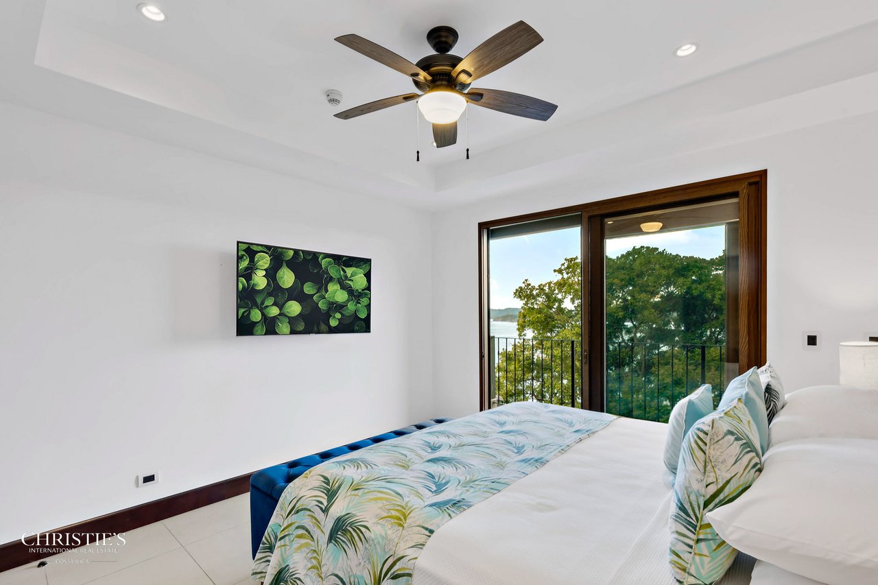 360 - 307 Splendor Condo