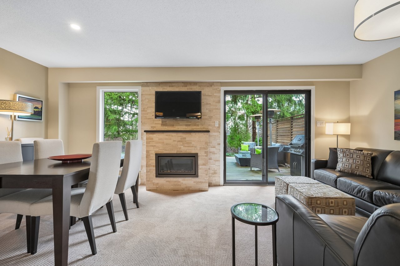 Ravine Living in Glen Abbey!