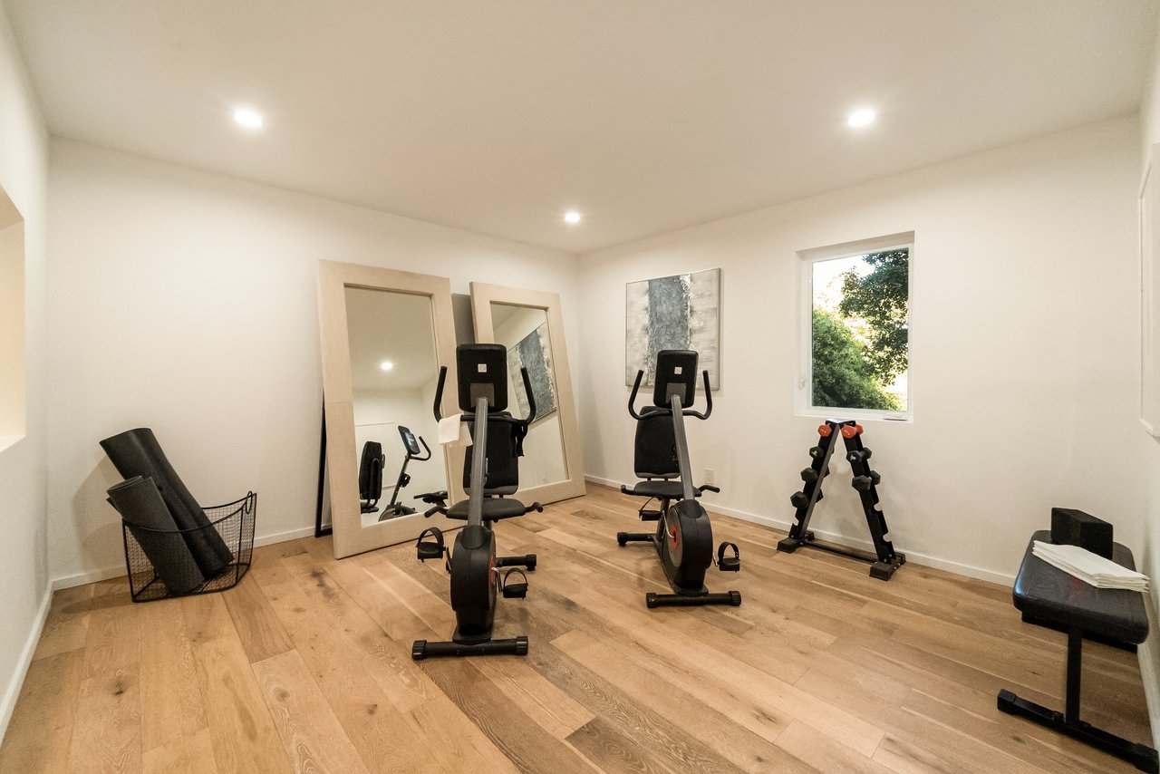 11587 Sunshine Ter, Studio City