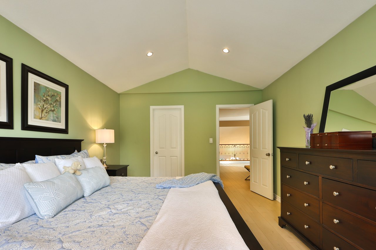 2304 Sovereign Street, Oakville