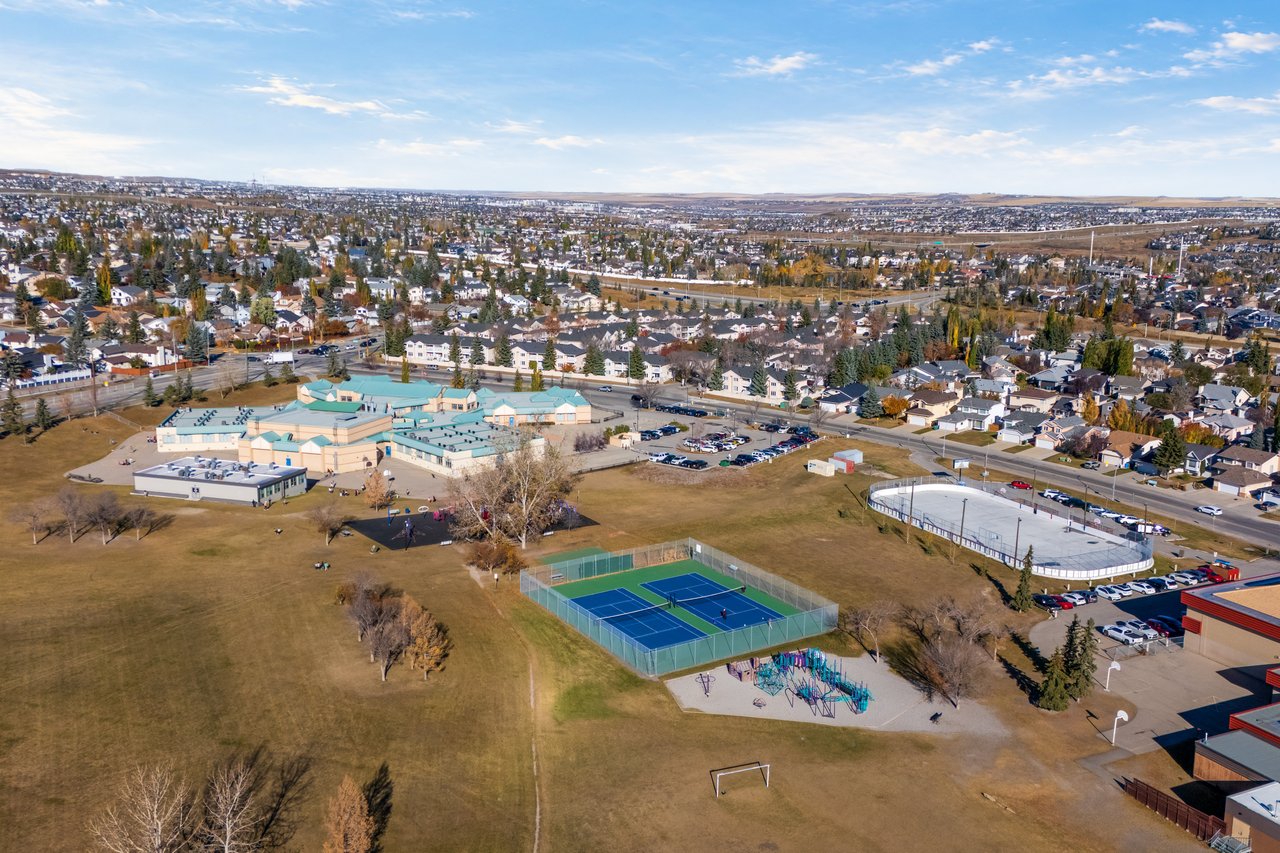 130 MacEwan Park Way NW