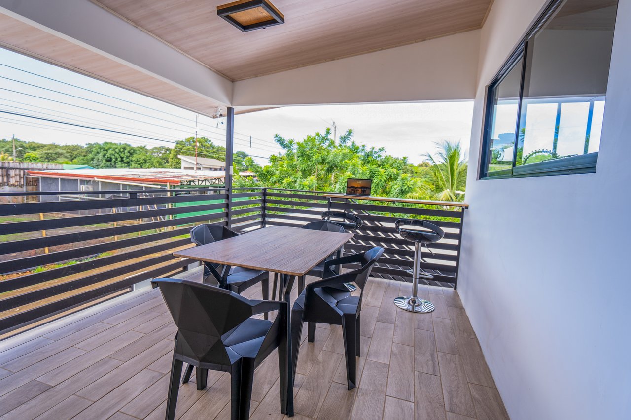 A House With An Upper Live-In Suite & Two Fully Serviced Downstairs Rental Apartments Less Than 1 km From The Entrance to Marino Ballena National Park