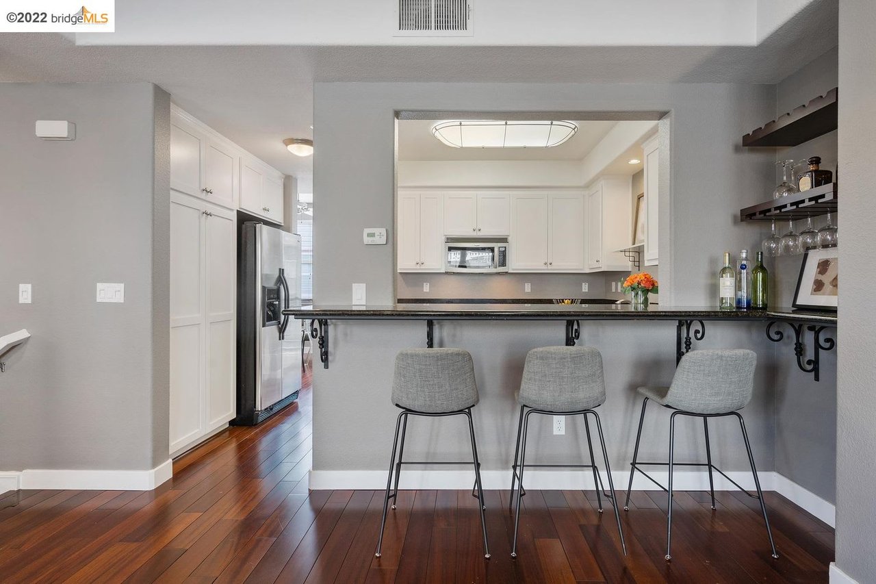 6154 Old Quarry Loop Oakland, CA, 94605
