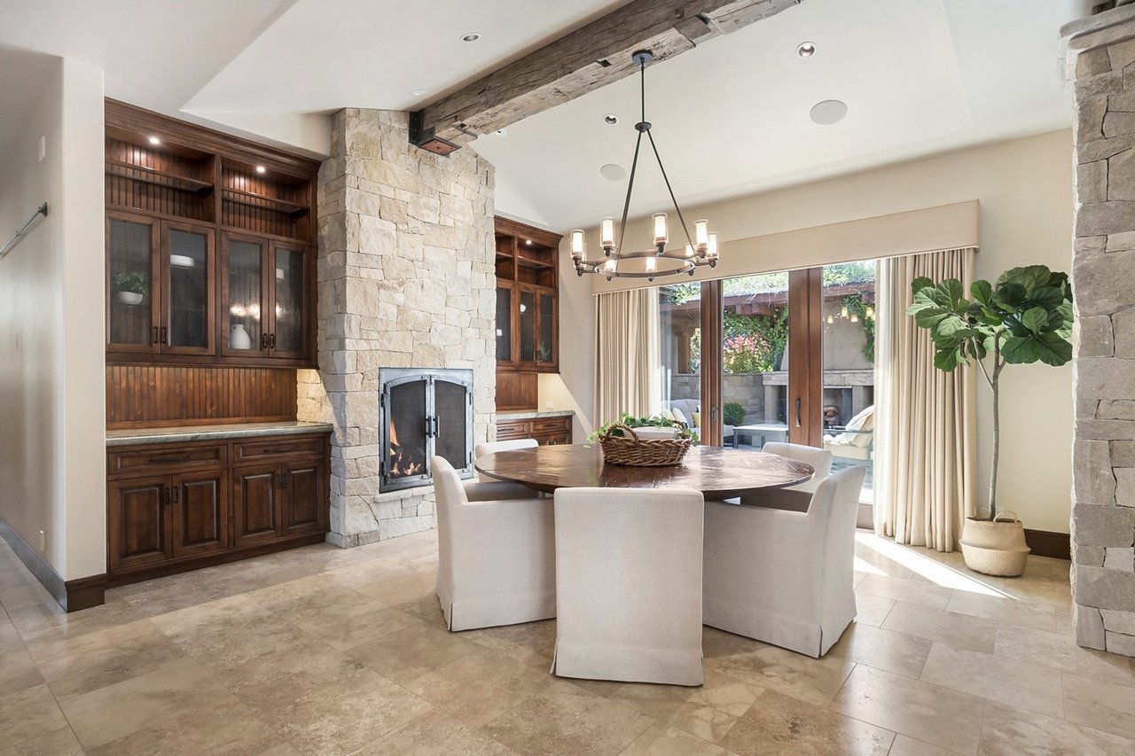 Just Listed: A Luxurious Custom Home with Breathtaking Cascade Mountain Views!