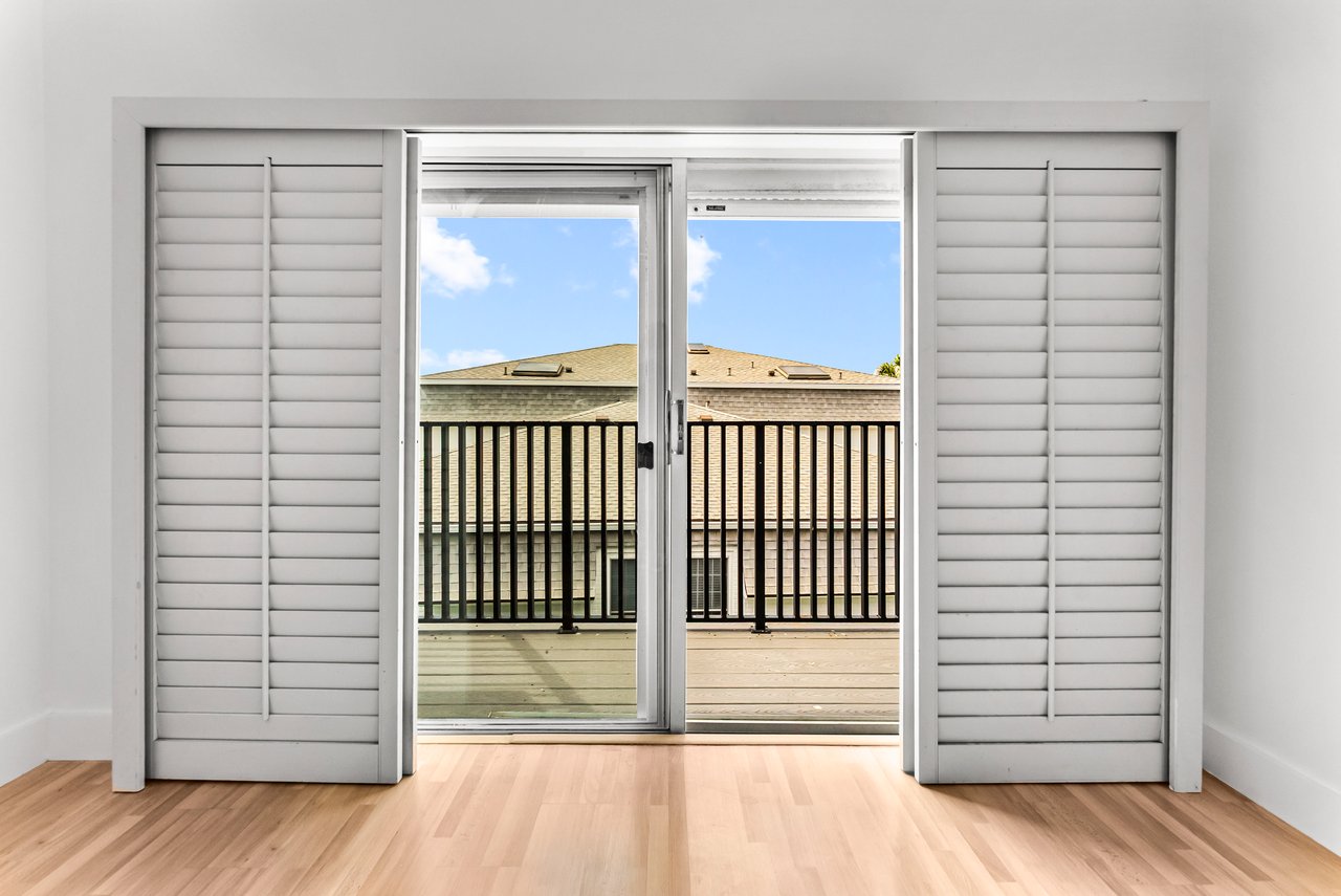 1194 Hillsboro Mile, Unit 72