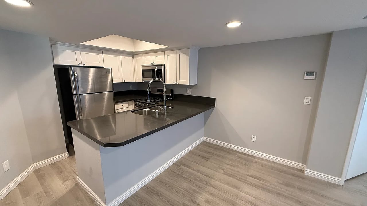 1242 McClellan Dr, #202