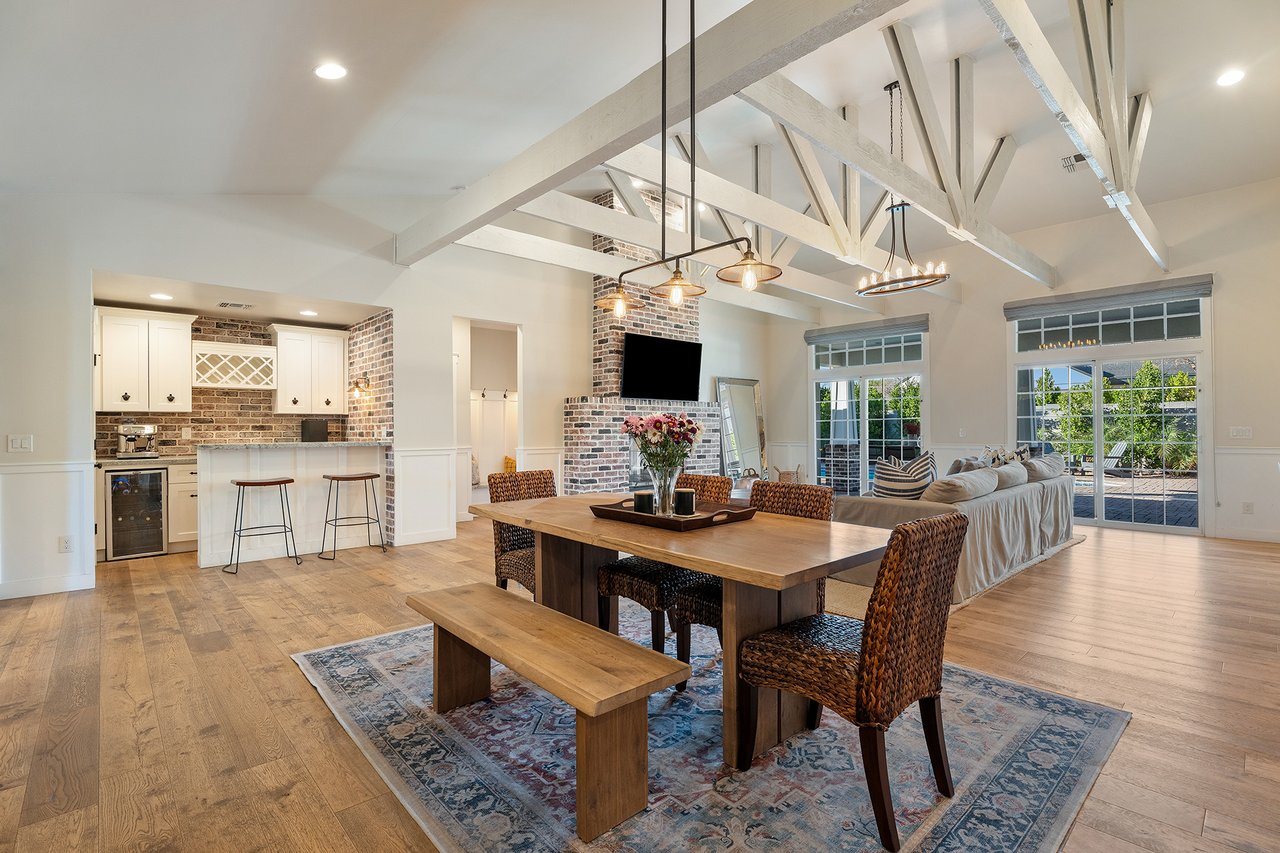 3838 E DEVONSHIRE Avenue