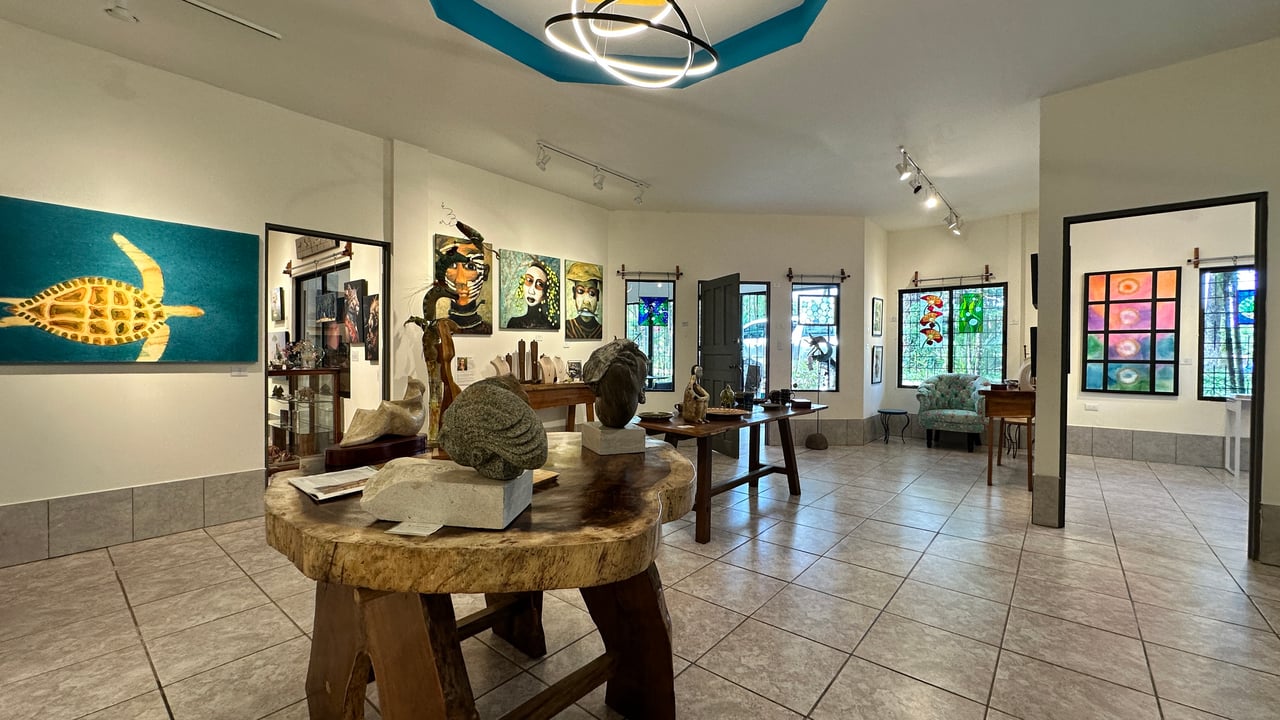 Commercial Space In Prime High Traffic Area in Uvita Costa Rica with garden