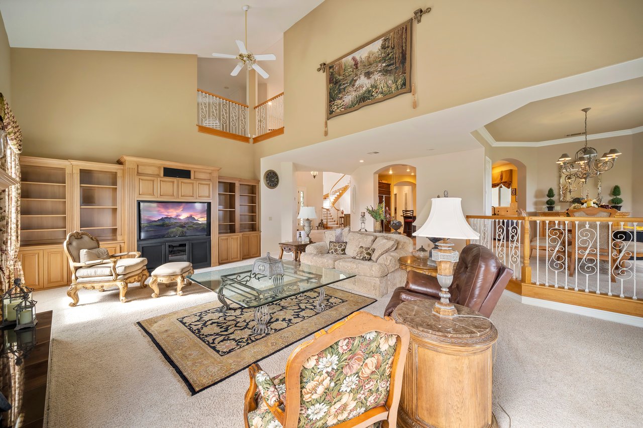 21100 Paseo Montana