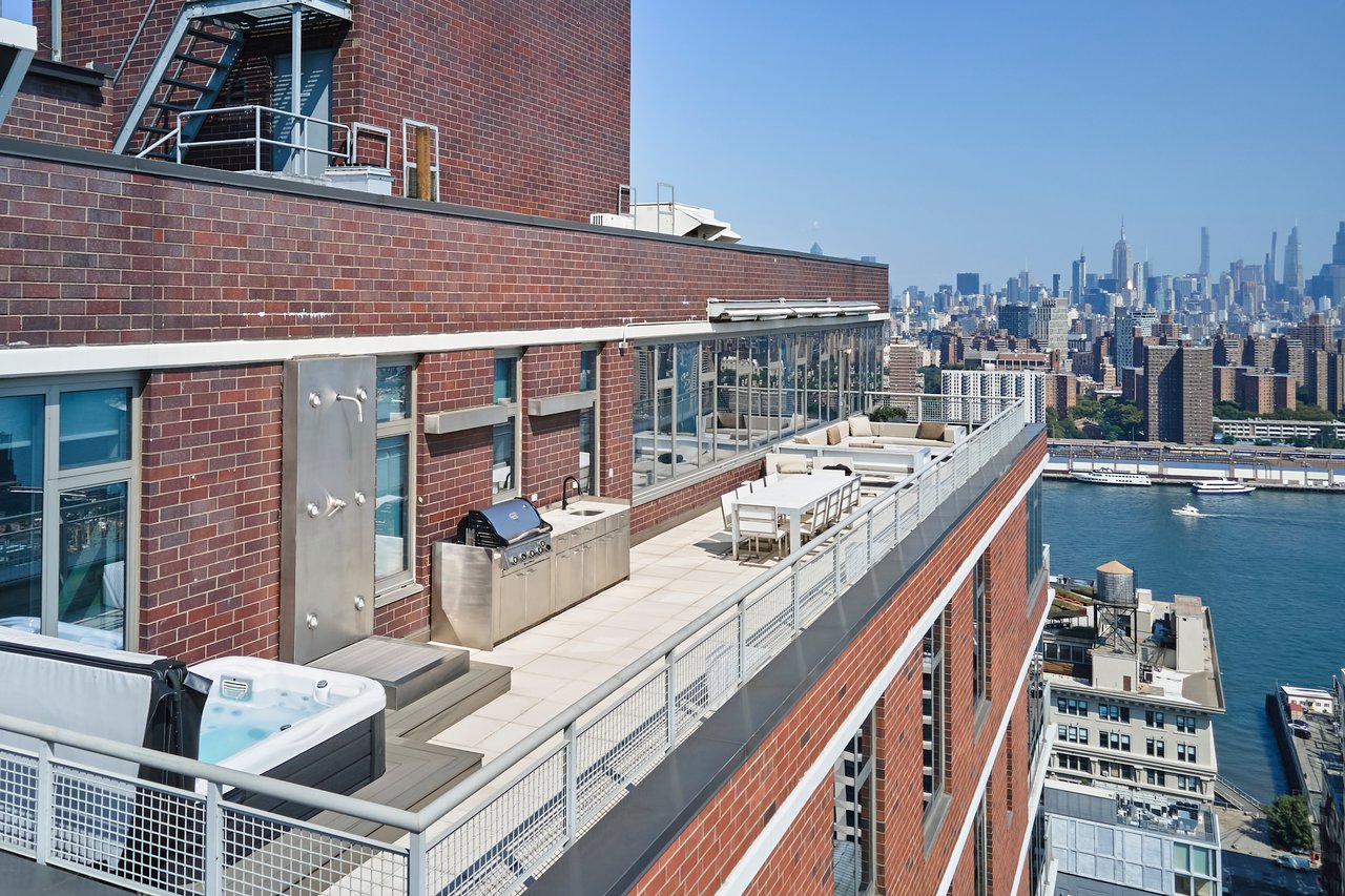 100 Jay St, Penthouse