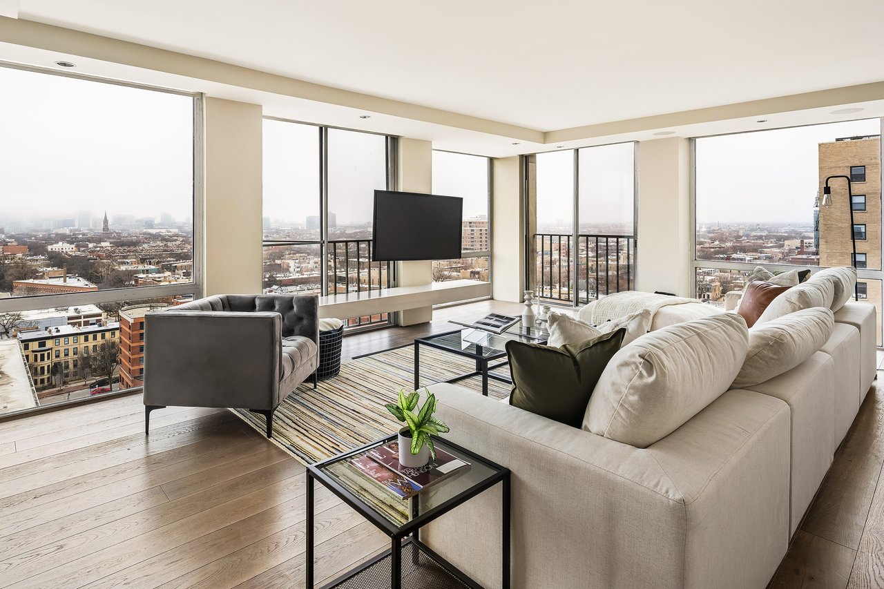 345 W Fullerton Parkway Unit: 1801