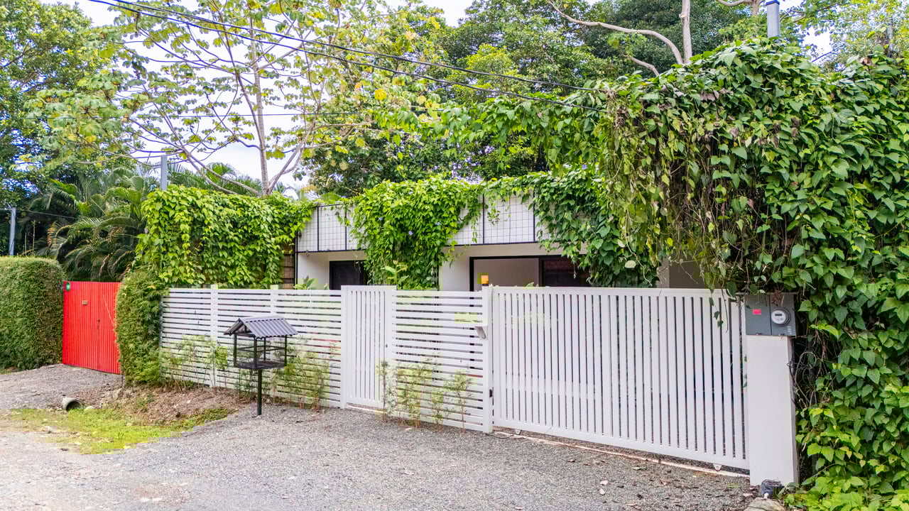 Modern Elegance Meets Tropical Lifestyle in Uvita