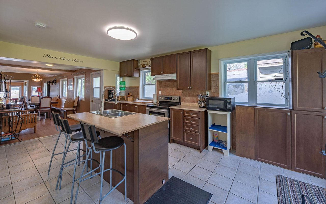 1035 JARVIS LANE
