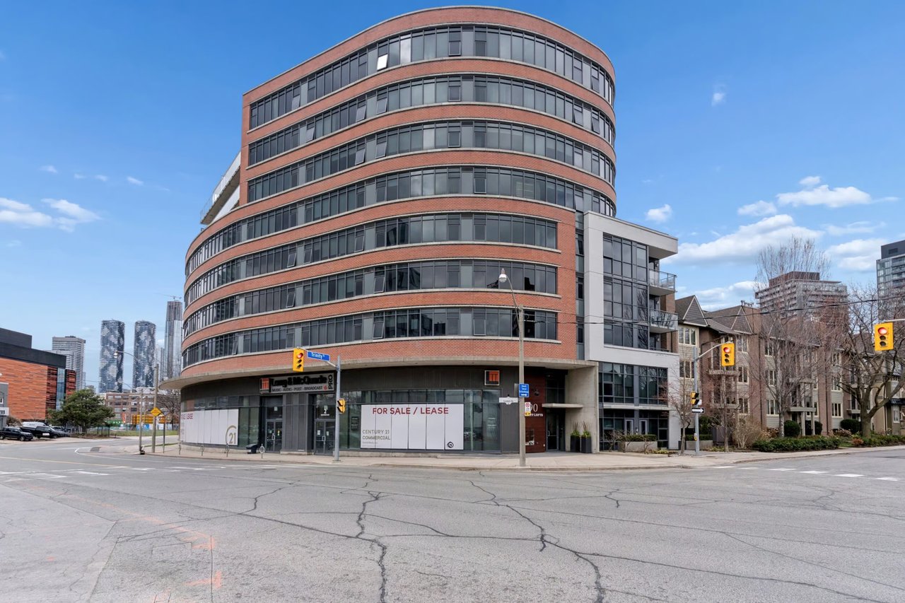90 Trinity St #206
