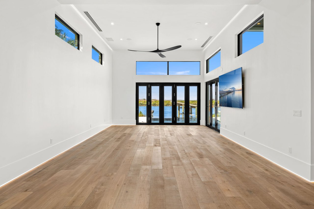 1194 N Peninsula Ave New Smyrna Beach, FL 32169