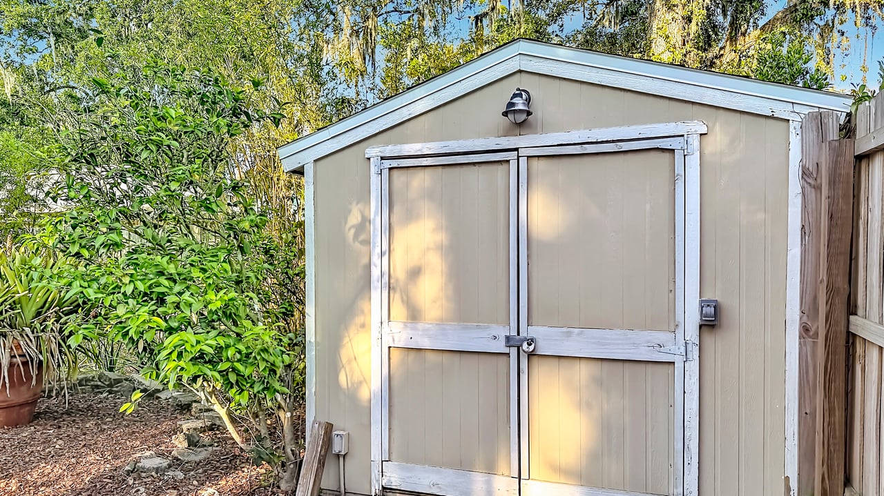 Charming 1925 Bungalow with Guesthouse in Orlando's Colonialtown