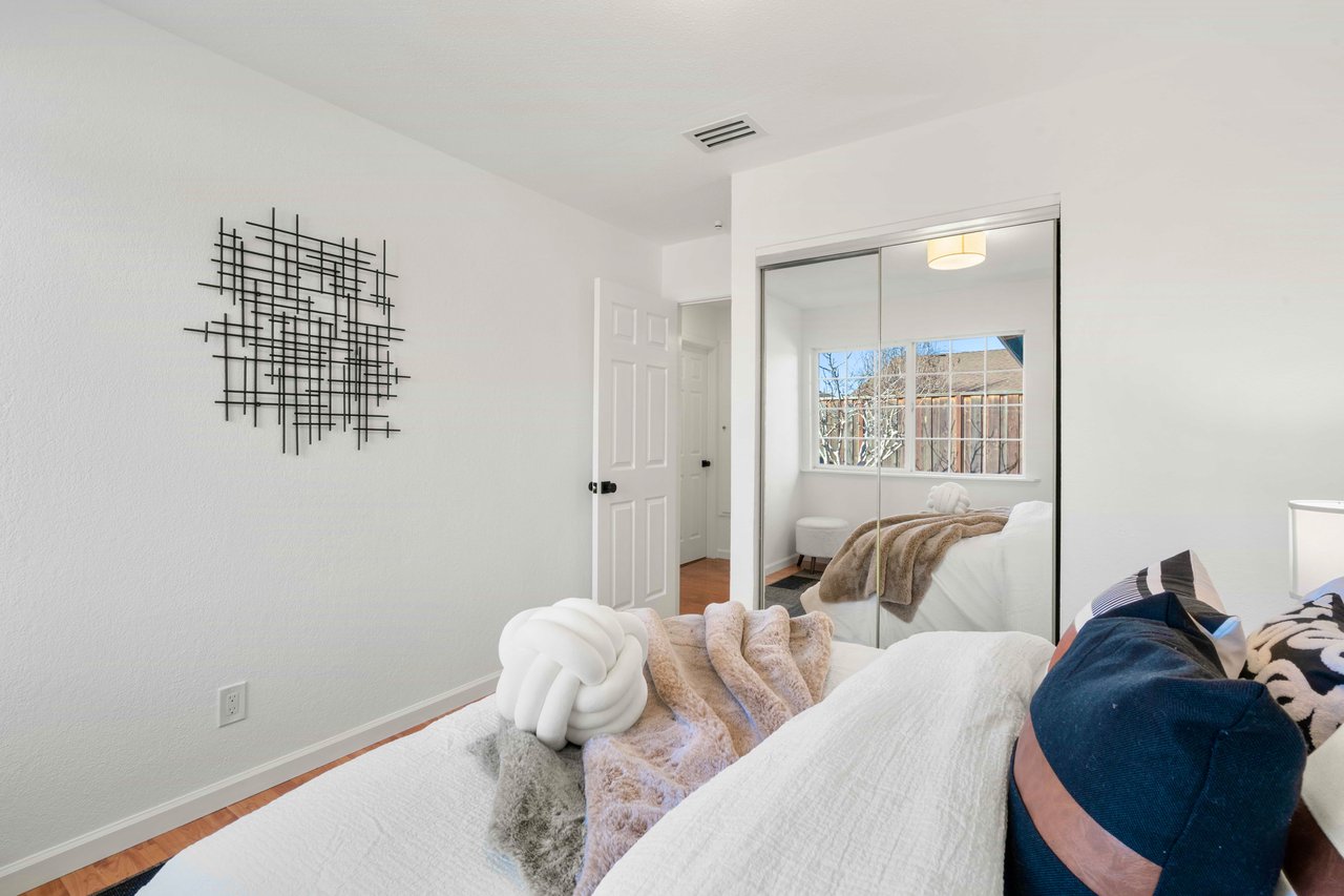 32490 Lake Temescal Ln