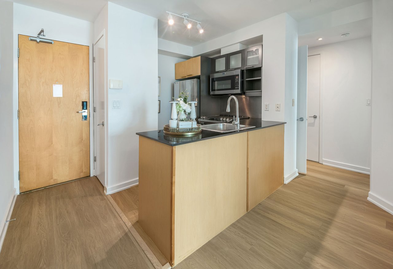 36 Blue Jays Way Unit: 528