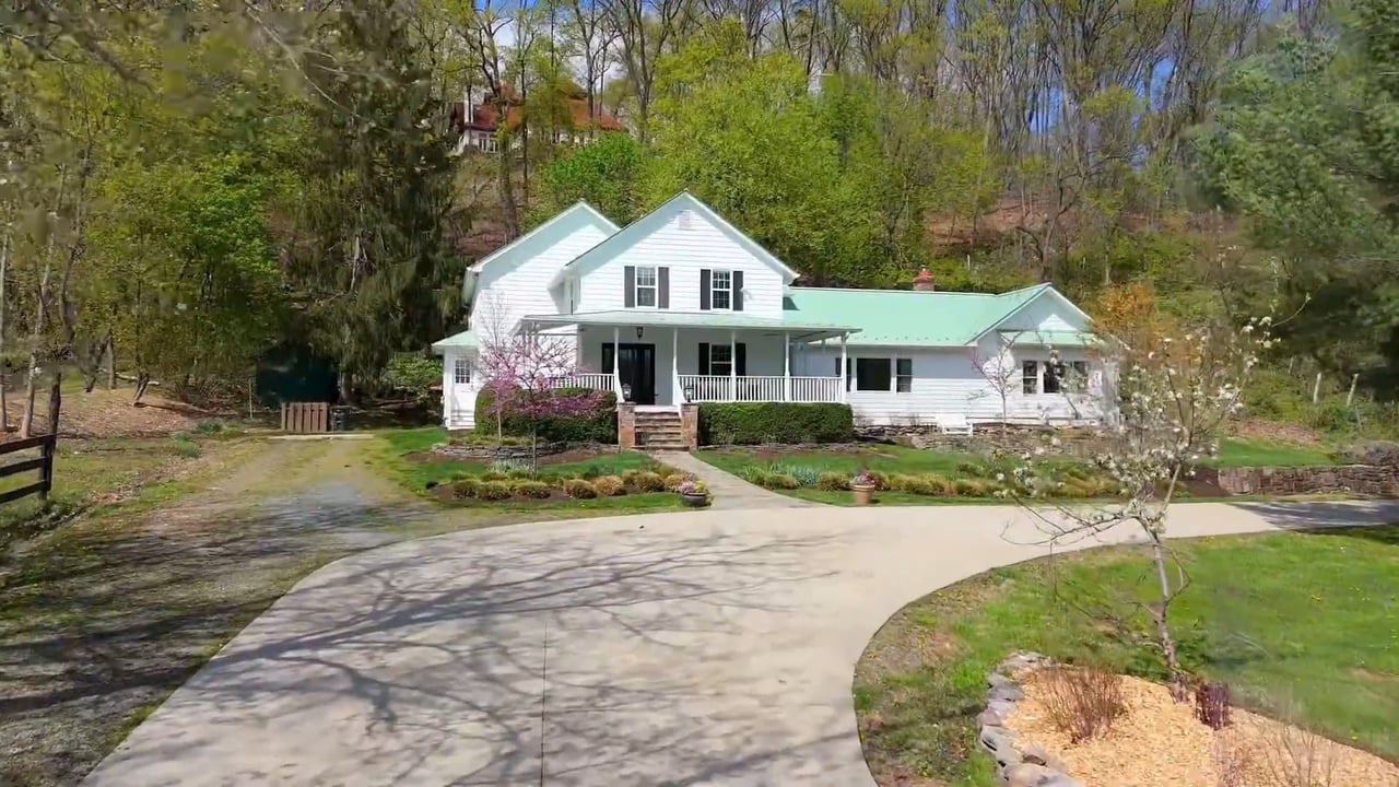 Just Listed: Iconic Leesburg Farmhouse with Barndominium