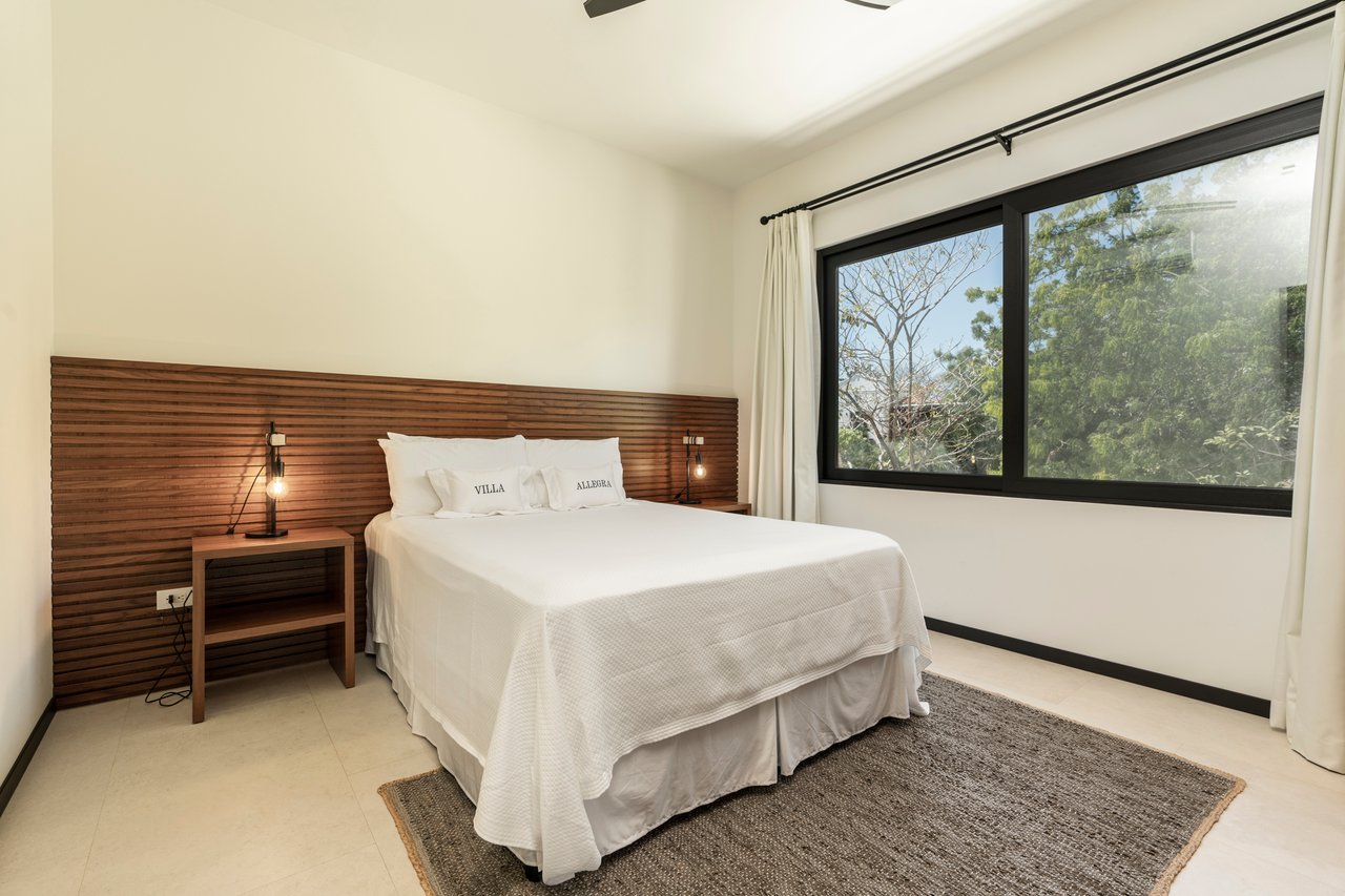 Villa Solana: Modern Luxury Steps from Playa Mansita in Hacienda Pinilla