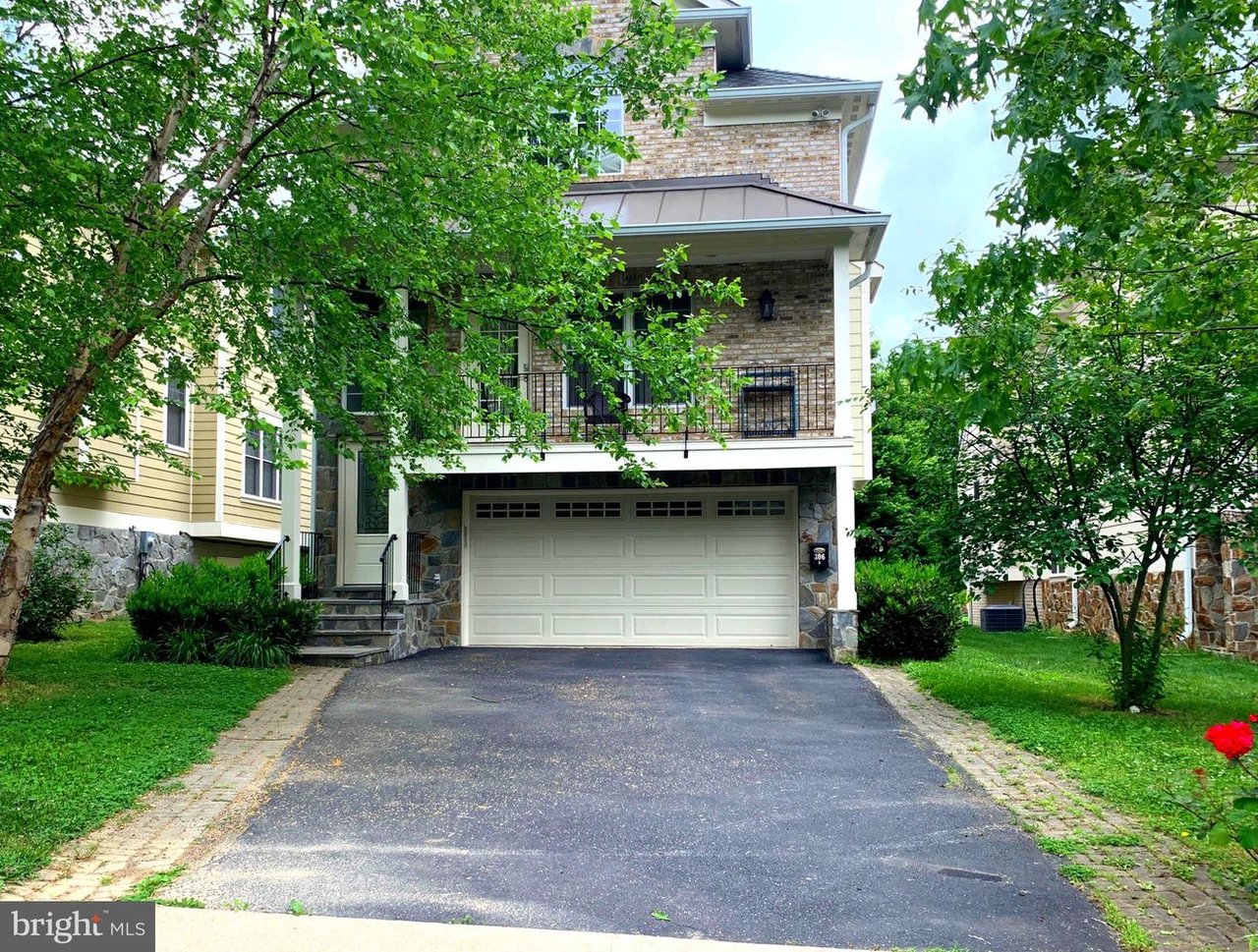 306 Pine St, Falls Church, VA 22046