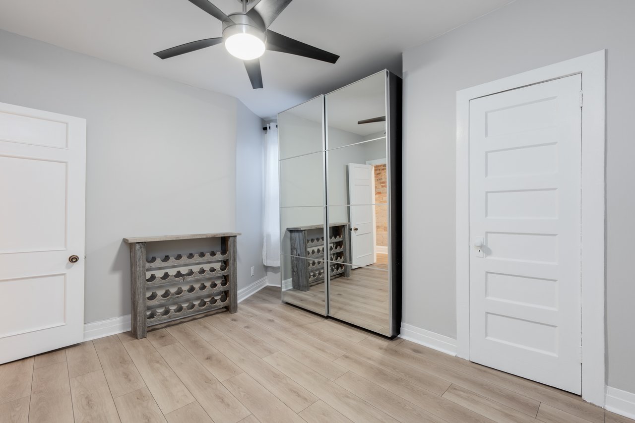 15 Indian Rd Cres #Upper