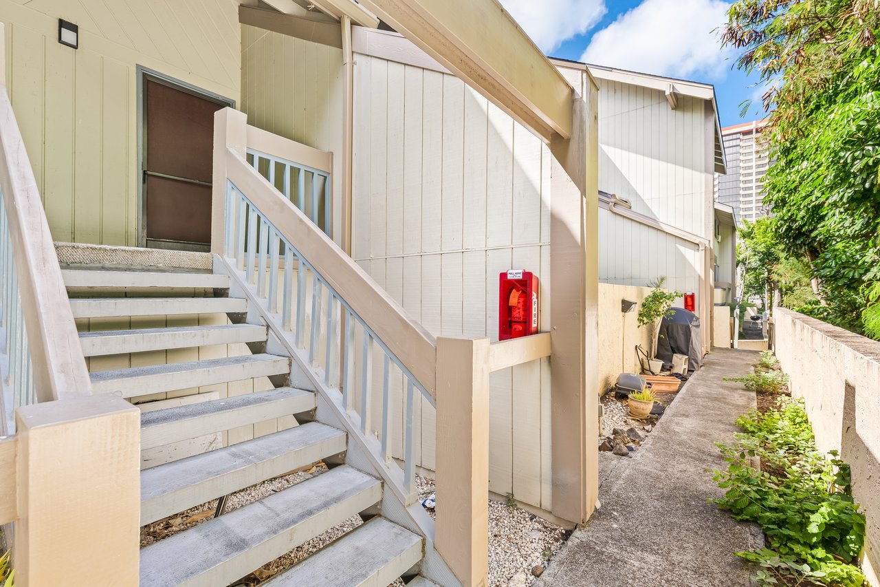 300 Kawaihae St #300E