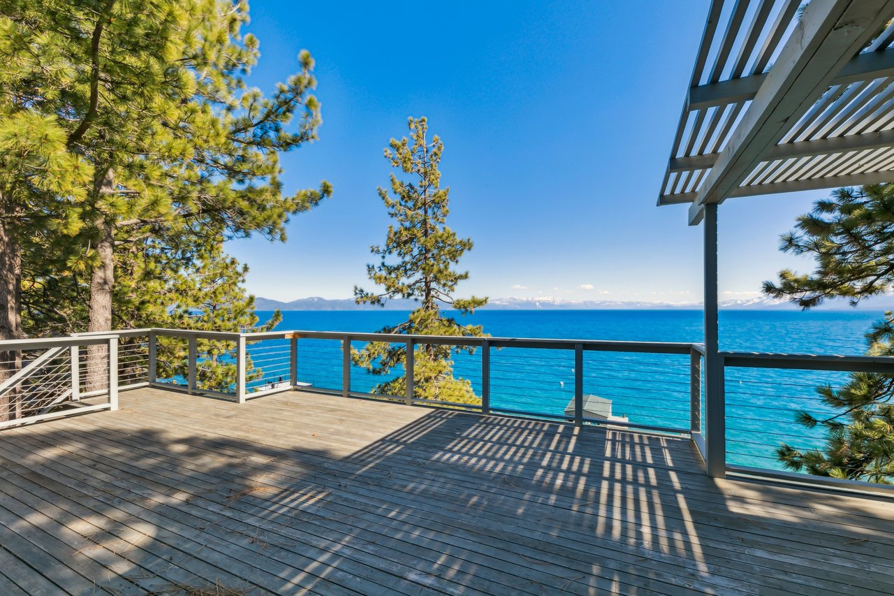 Coveted Dollar Point Lakefront