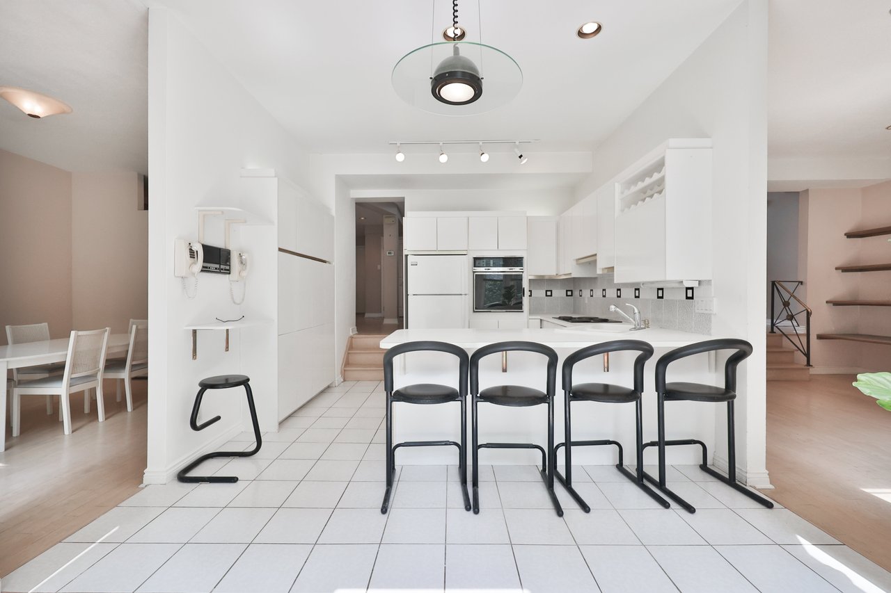 78 West River Street, Oakville