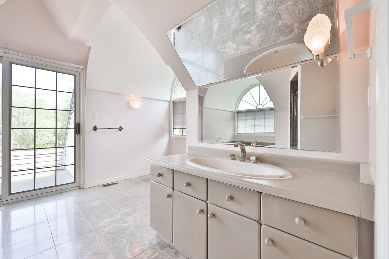 78 West River Street, Oakville