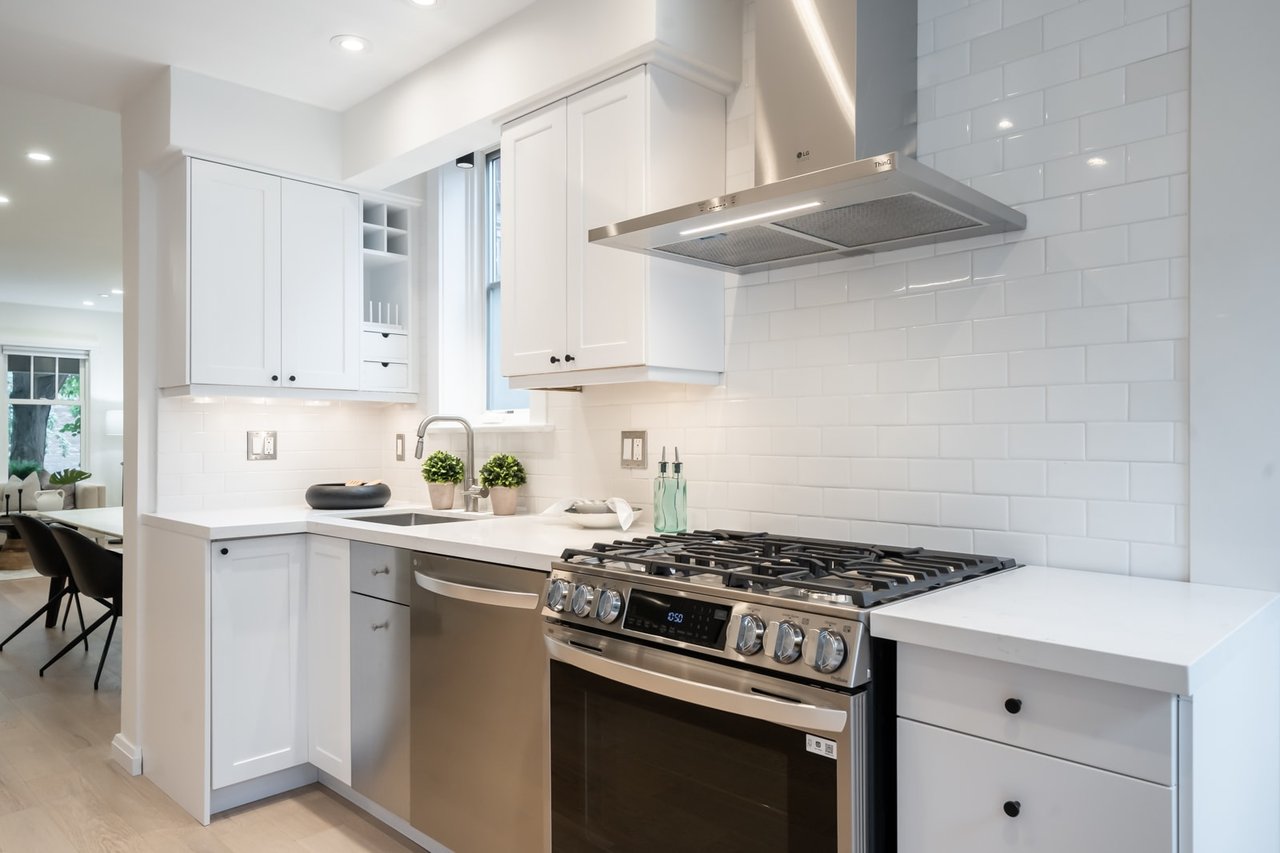223 Indian Rd Cres
