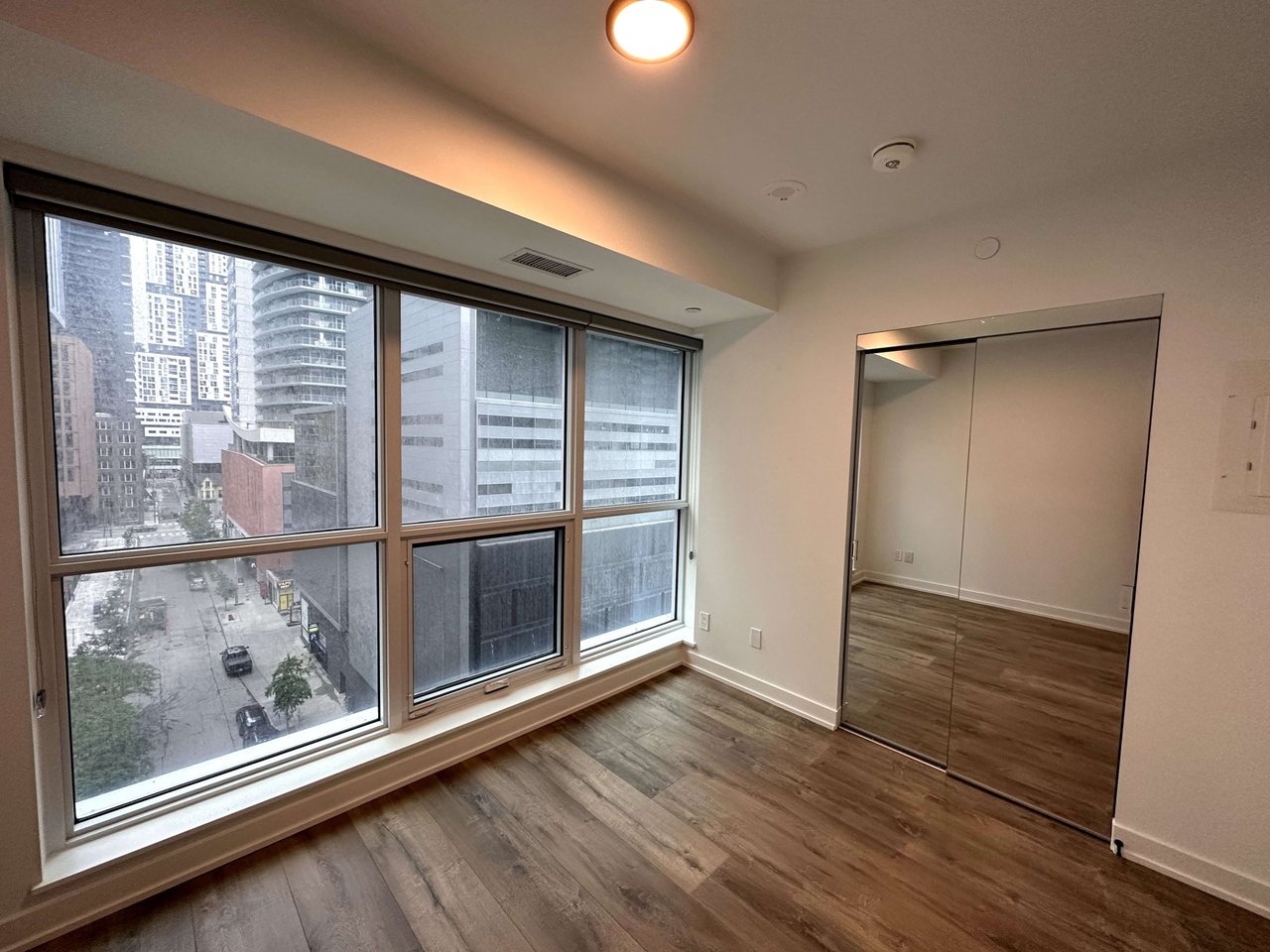 327 King St W, Unit 707