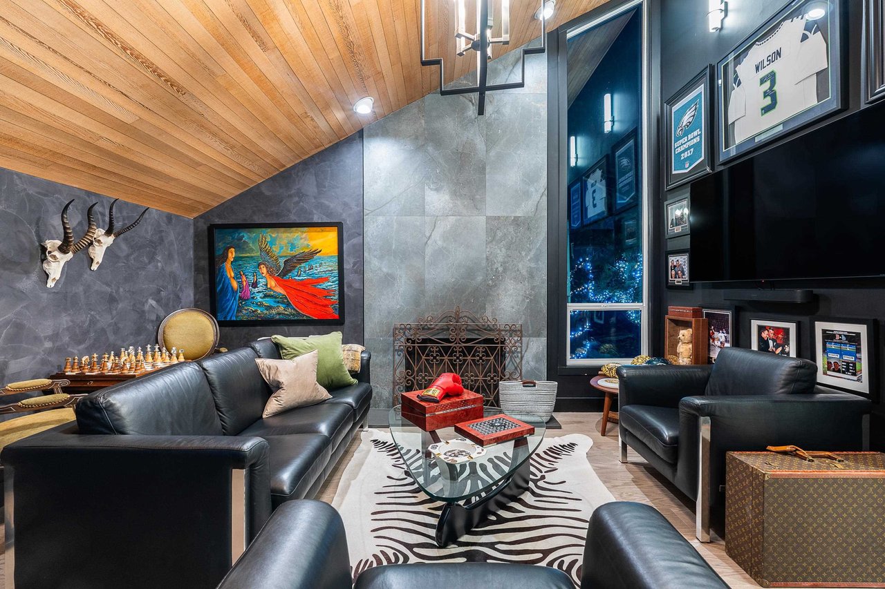 6242 St. Georges Cres