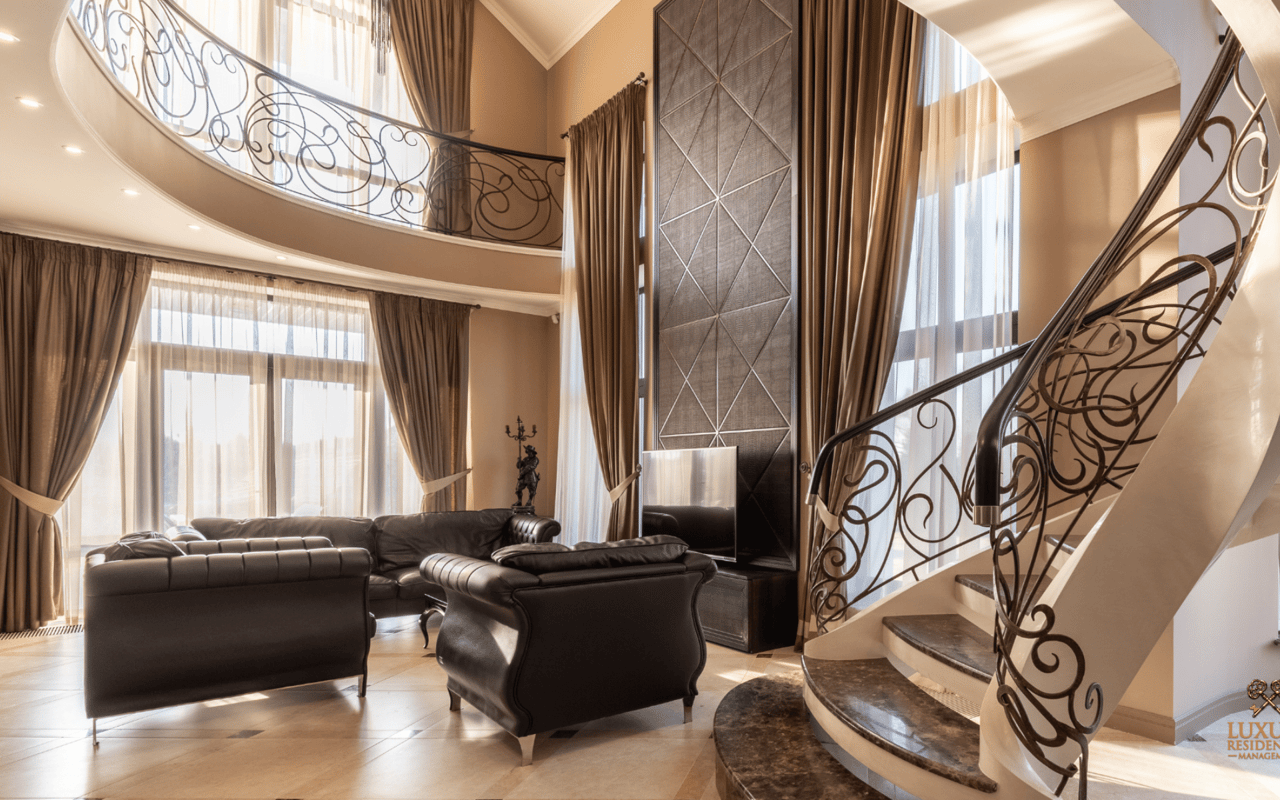 The Benefits of Having a Residence Full or Part-time Staff Management Service for Your Miami Luxury Property