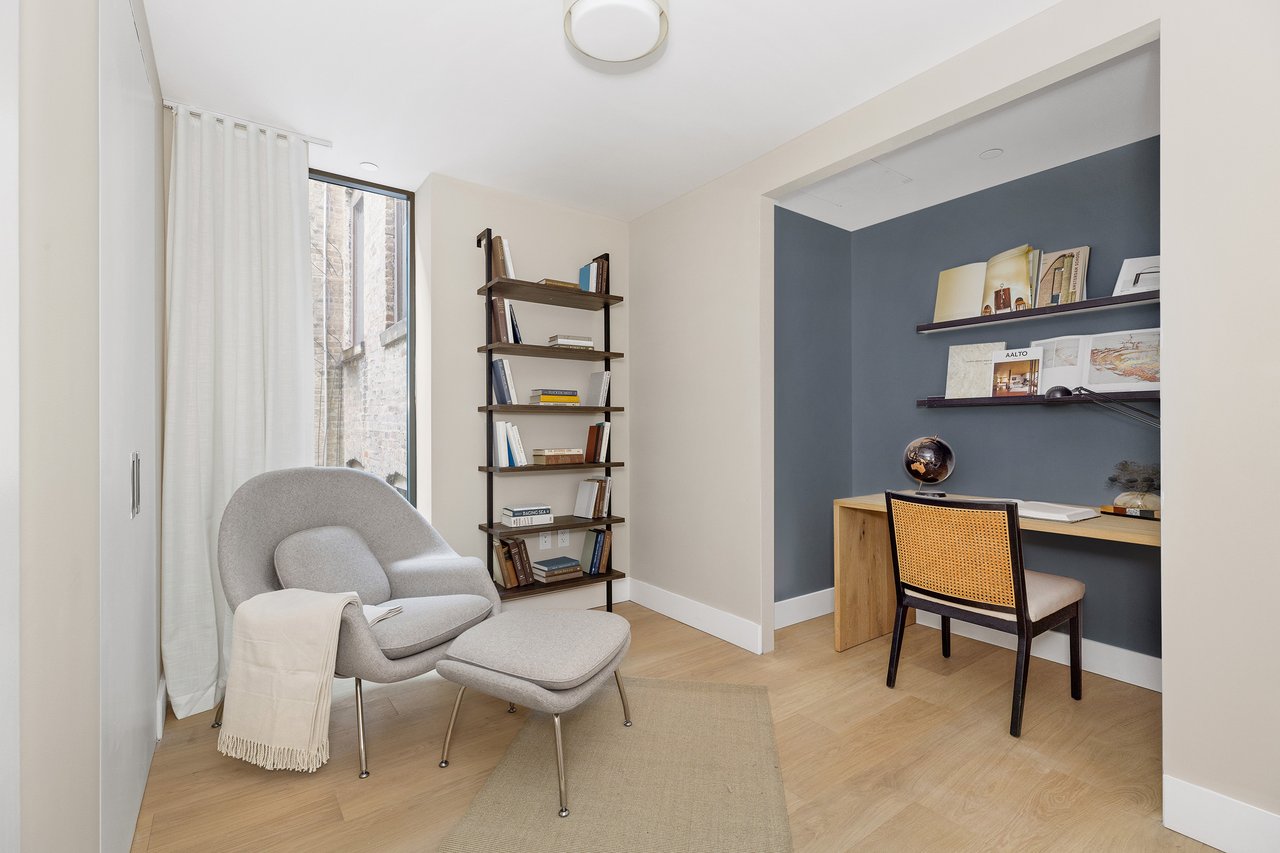 142 West 19th Street Unit: 4