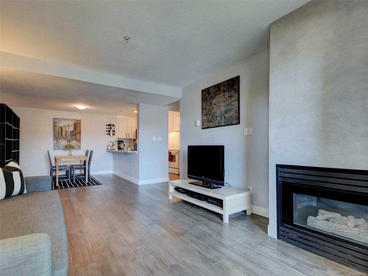 207-873 Esquimalt Rd