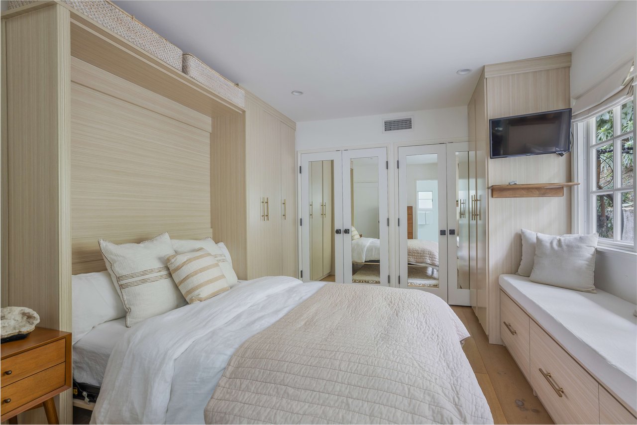 3646 Sunswept Dr, Studio City