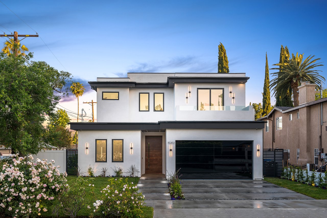 Stunning Modern Smart Home in Sherman Oaks