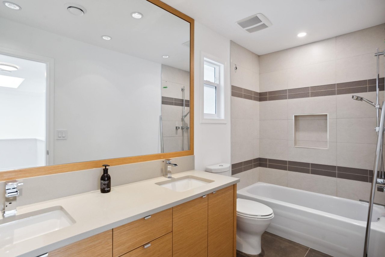 1699 Arbutus Pl