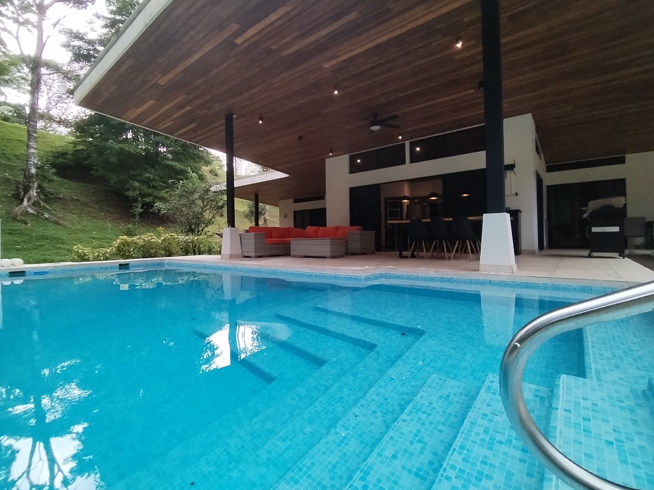 Villa Shanti: Luxurious 3-Bedroom Jungle Home in Ojochal, Costa Rica