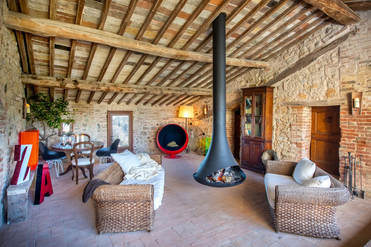 Country Luxury Home For Rent in Valdorcia