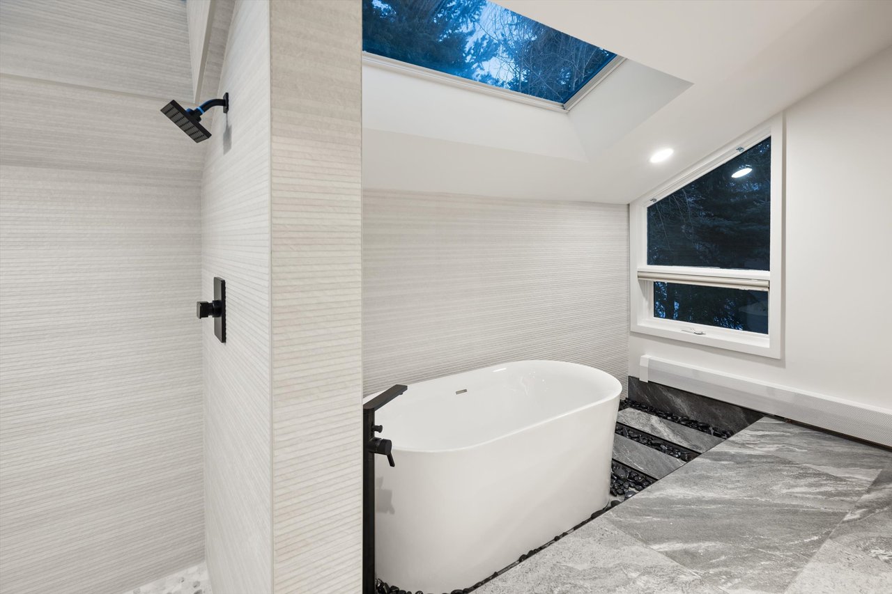 Designer Living with Unmatched Mountain Views