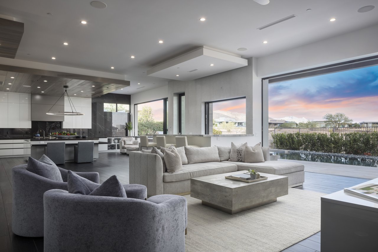 34 Sun Glow Ln, Las Vegas, NV 89135