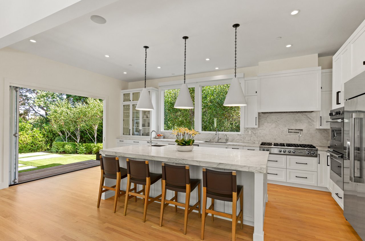 Private, Modern Compound in Premier Ross Location