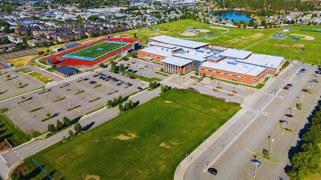 How school crowding, grade-band options, and long-range planning can shape a family’s homebuying decision