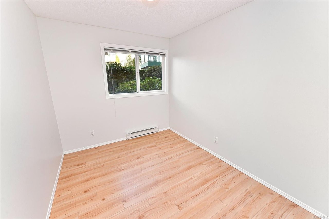 112-898 Vernon Ave, Saanich