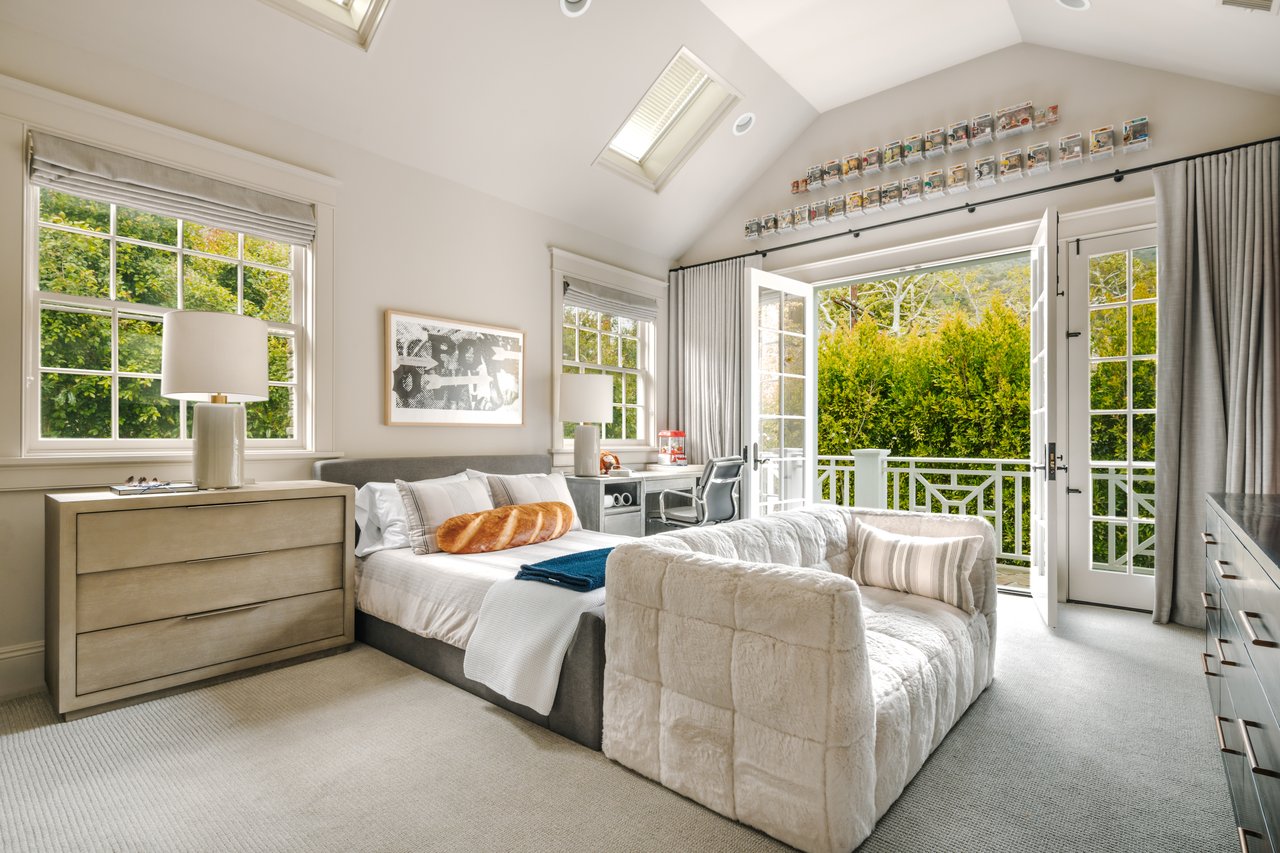 2435 Mandeville Canyon Rd 