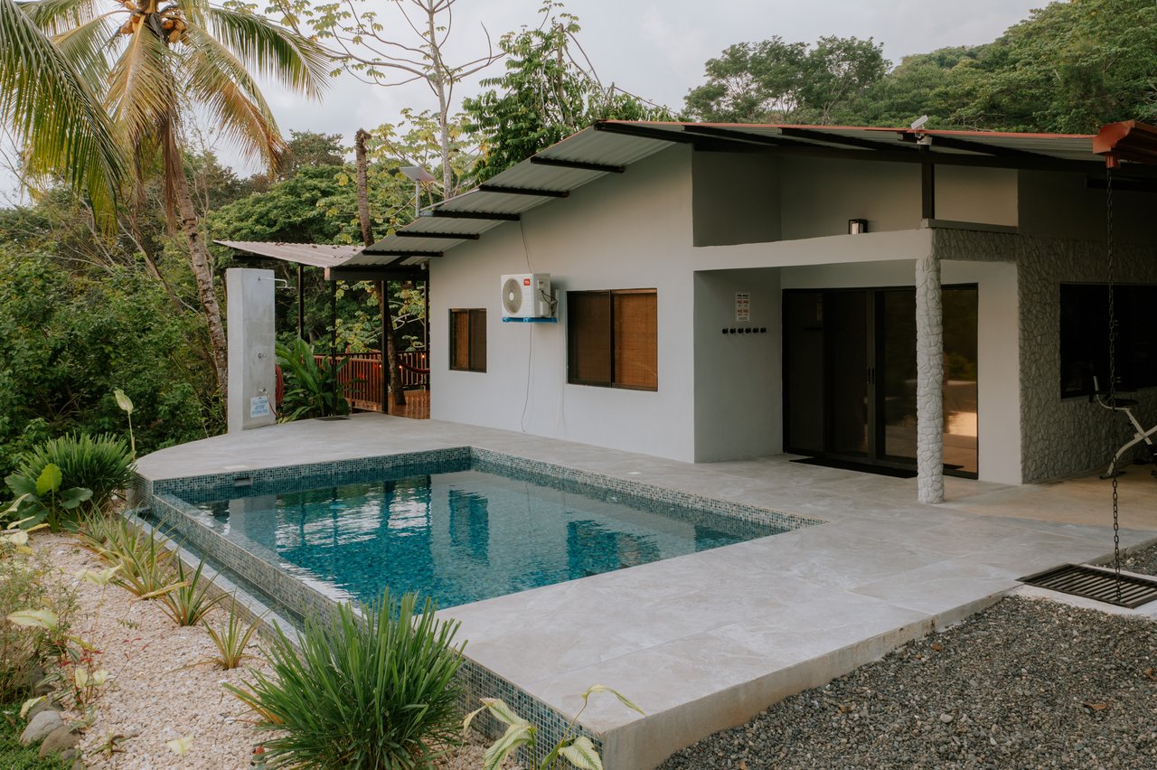 Ocean Peek Paradise Villa - 3 Bed - 1 Bath With a Pool in Hatillo